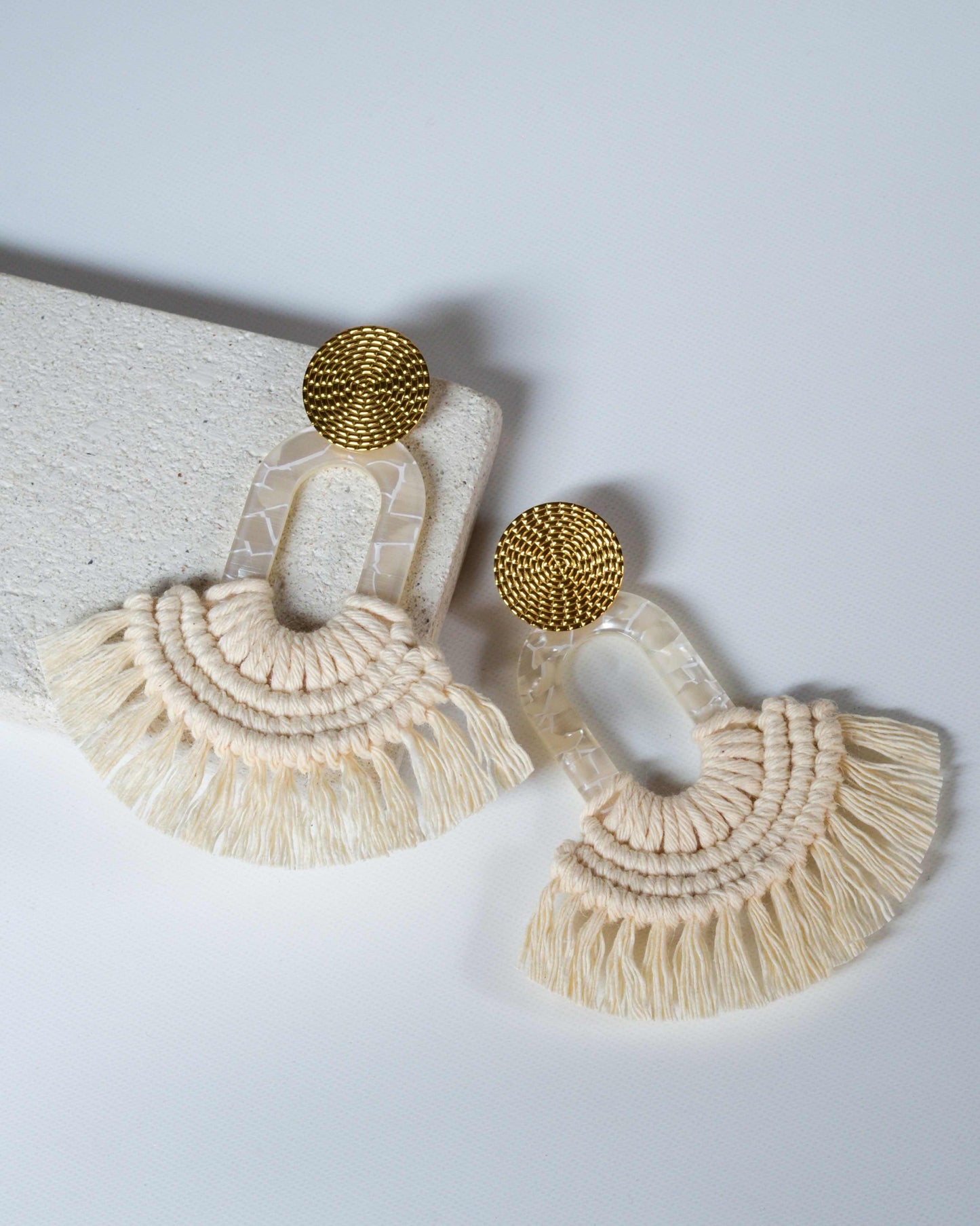 Aretes artesanales macramé Nácar - diseño completo México