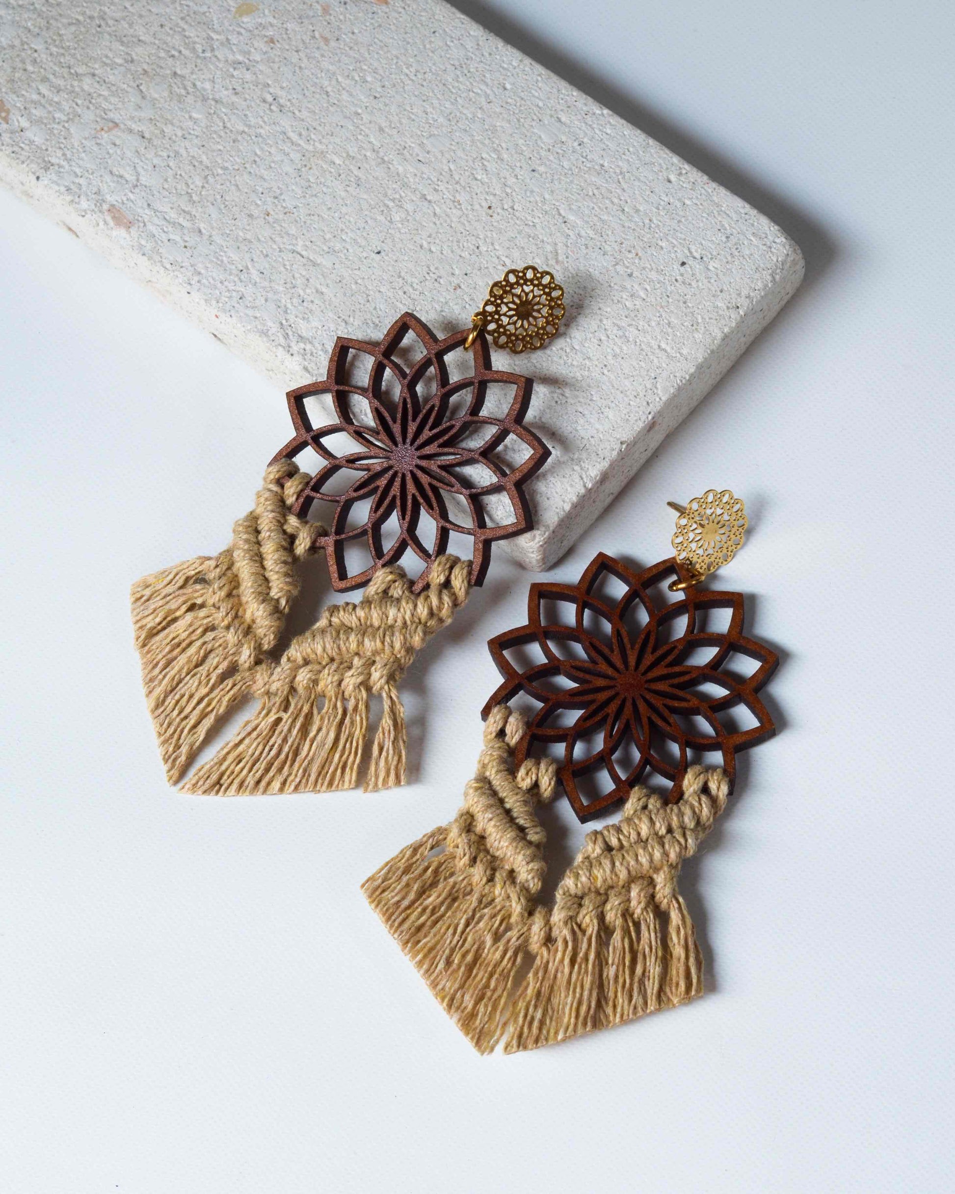 Aretes artesanales macramé Maia - diseño completo México