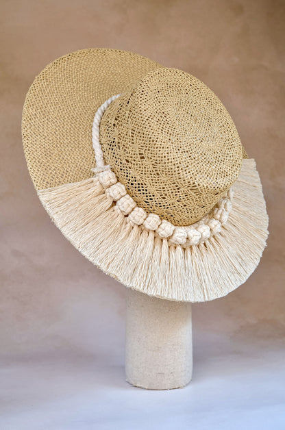 Sombrero Greta cordobés de yute refinado y macramé hecho a mano - Vista completa copa plana - STELLINA
