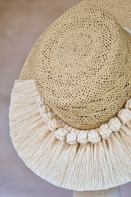 Detalle sombrero Greta cordobés - Yute refinado con toquilla de algodón tejida a mano - STELLINA