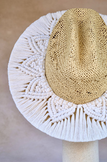 Sombrero Mandala de yute refinado y macramé hecho a mano - Horma americana con ala mediana - STELLINA
