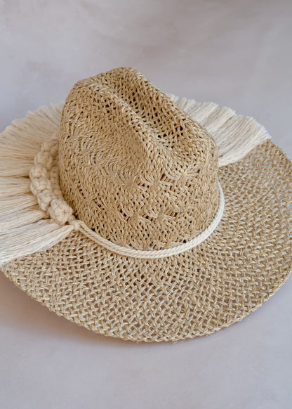 Sombrero artesanal Greta - Perfil lateral yute natural con toquilla tejida a mano - STELLINA