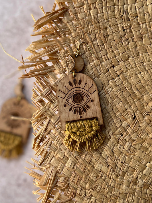 Aretes Chandra de macramé tono mostaza tejidos a mano - STELLINA
