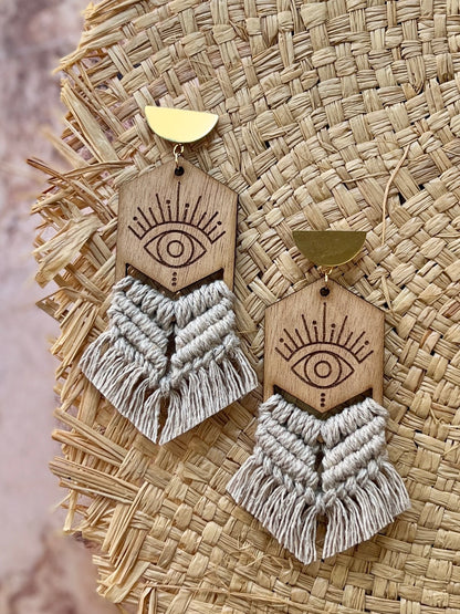 Aretes Ayn de macramé tono humo tejidos a mano - STELLINA