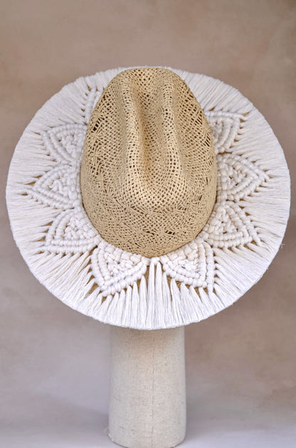 Sombrero Mandala de yute refinado - Vista posterior horma americana con macramé - STELLINA