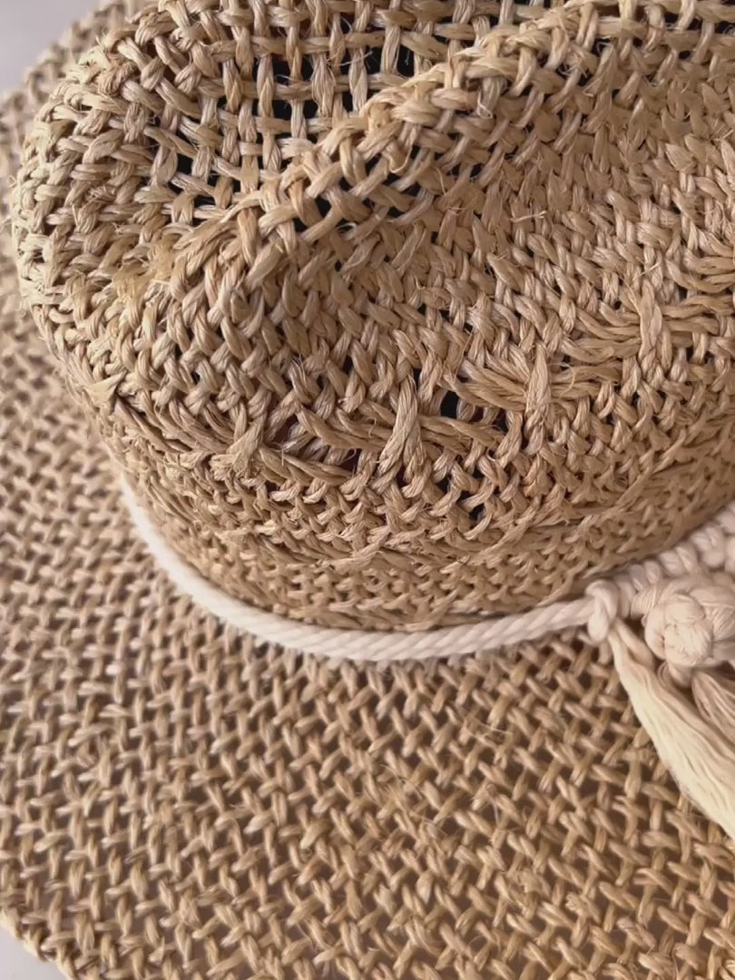 Detalles sombrero Greta de yute natural - Toquilla de macramé tejida a mano horma americana - STELLINA